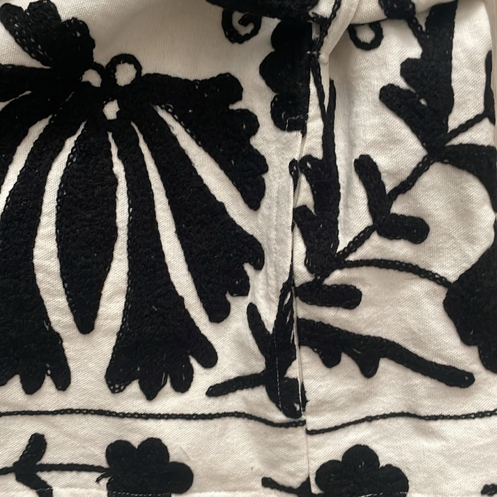 Embroidered Floral Jacket - Picture 6 of 7